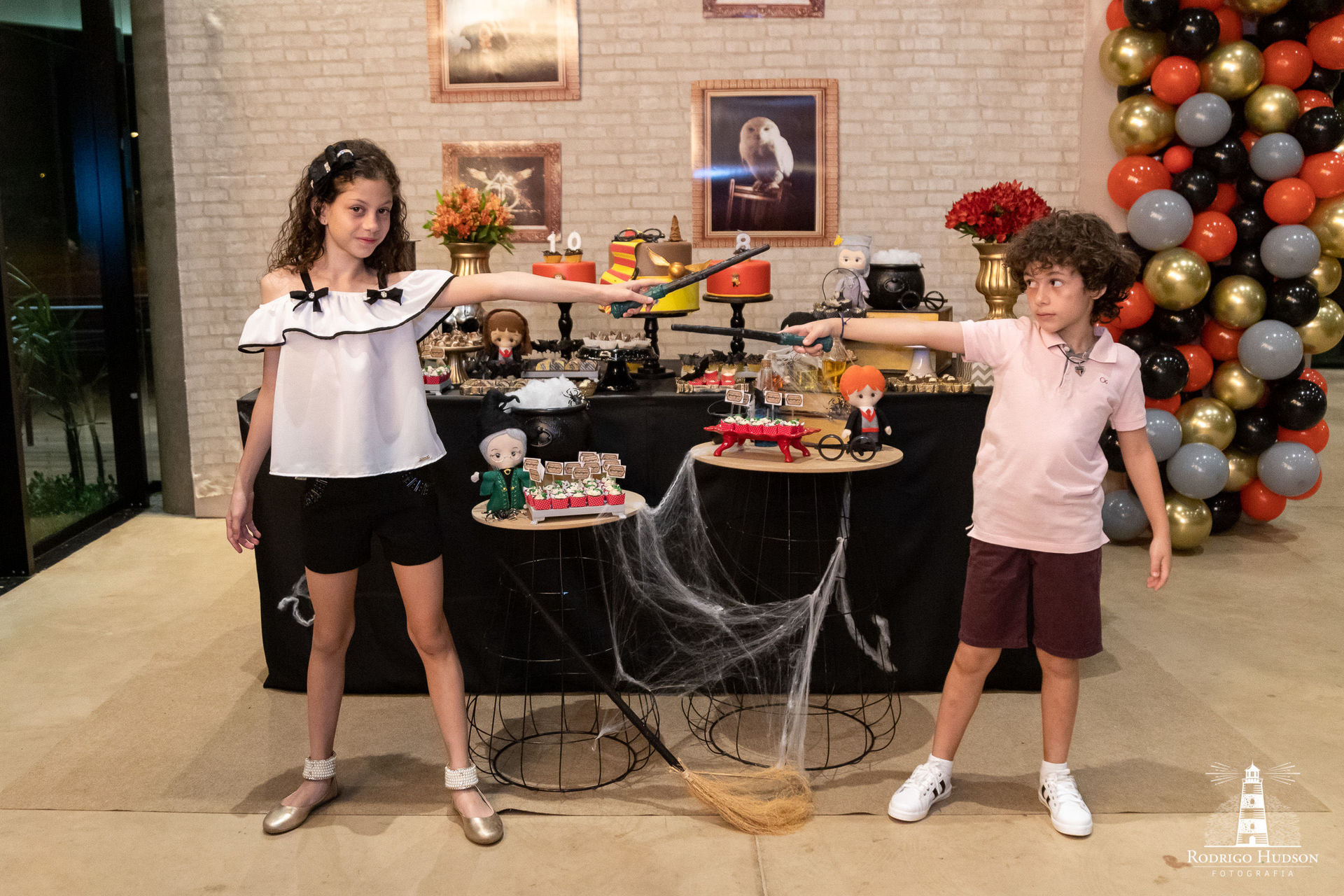 Foto Lorena e Leonardo em Hogwarts! O mundo mágico do Harry Potter. Foto Lorena e Leonardo em Hogwarts! O mundo mágico do Harry Potter. - Imagem 2